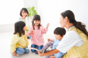 保育士さんと園児
